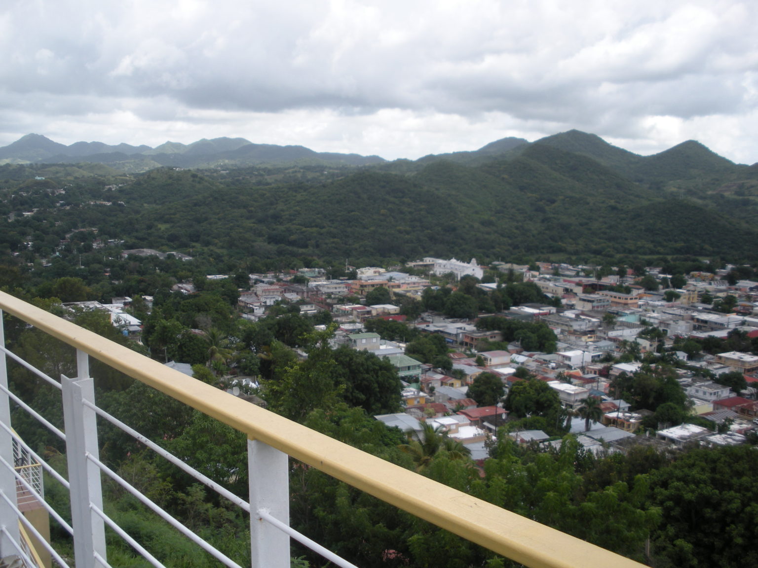 Mirador el Cerro Coamo, Puerto Rico Revista Lo Esencial
